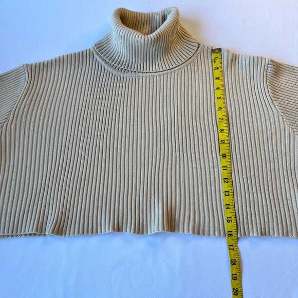 Isalis Ribbed Long Sleeve Cropped Turtleneck Sweater - Picture 6 of 11